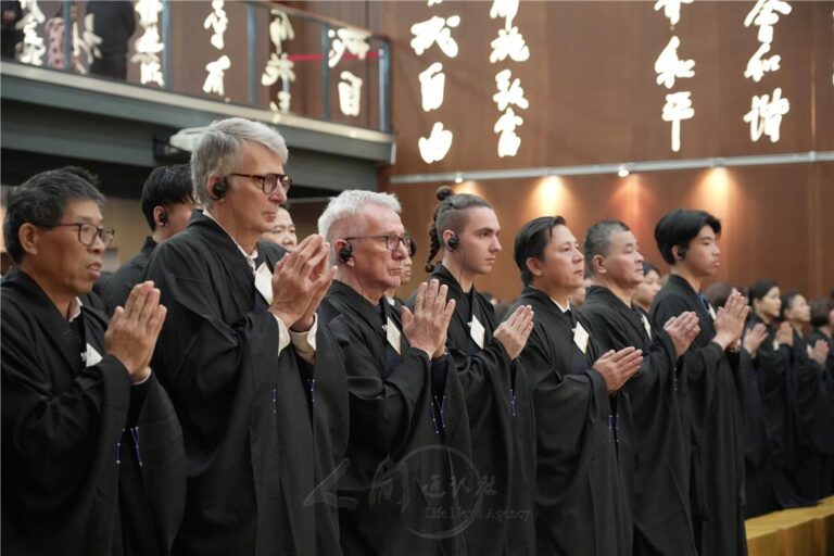 法華禪寺初發心者皈依  點亮心燈照亮人生